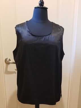 Black Satin Scoop-Neck Women's Camisole